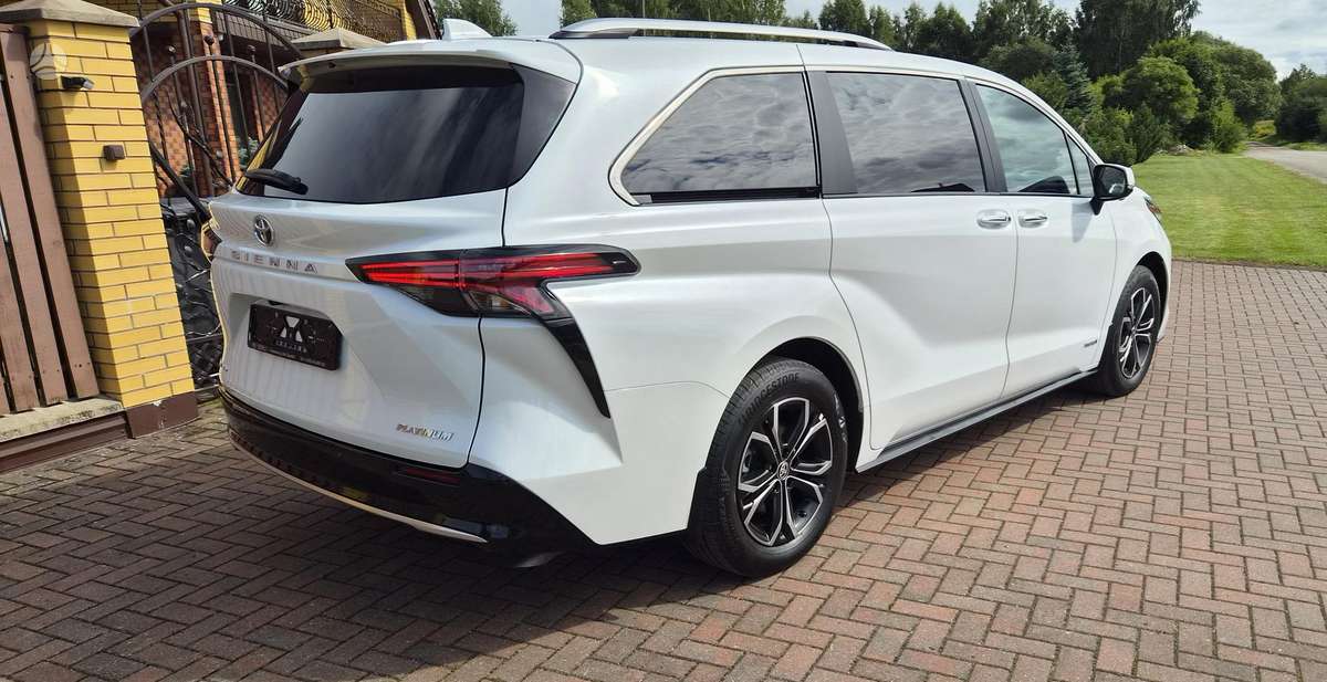 Toyota Sienna - 4