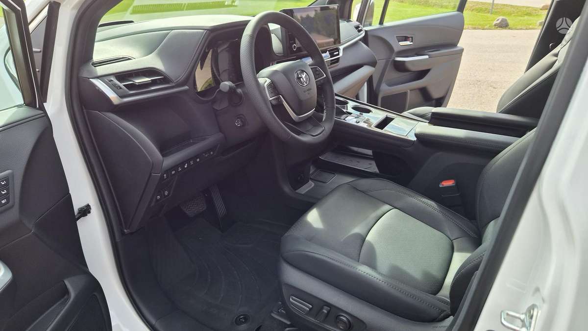 Toyota Sienna - 6