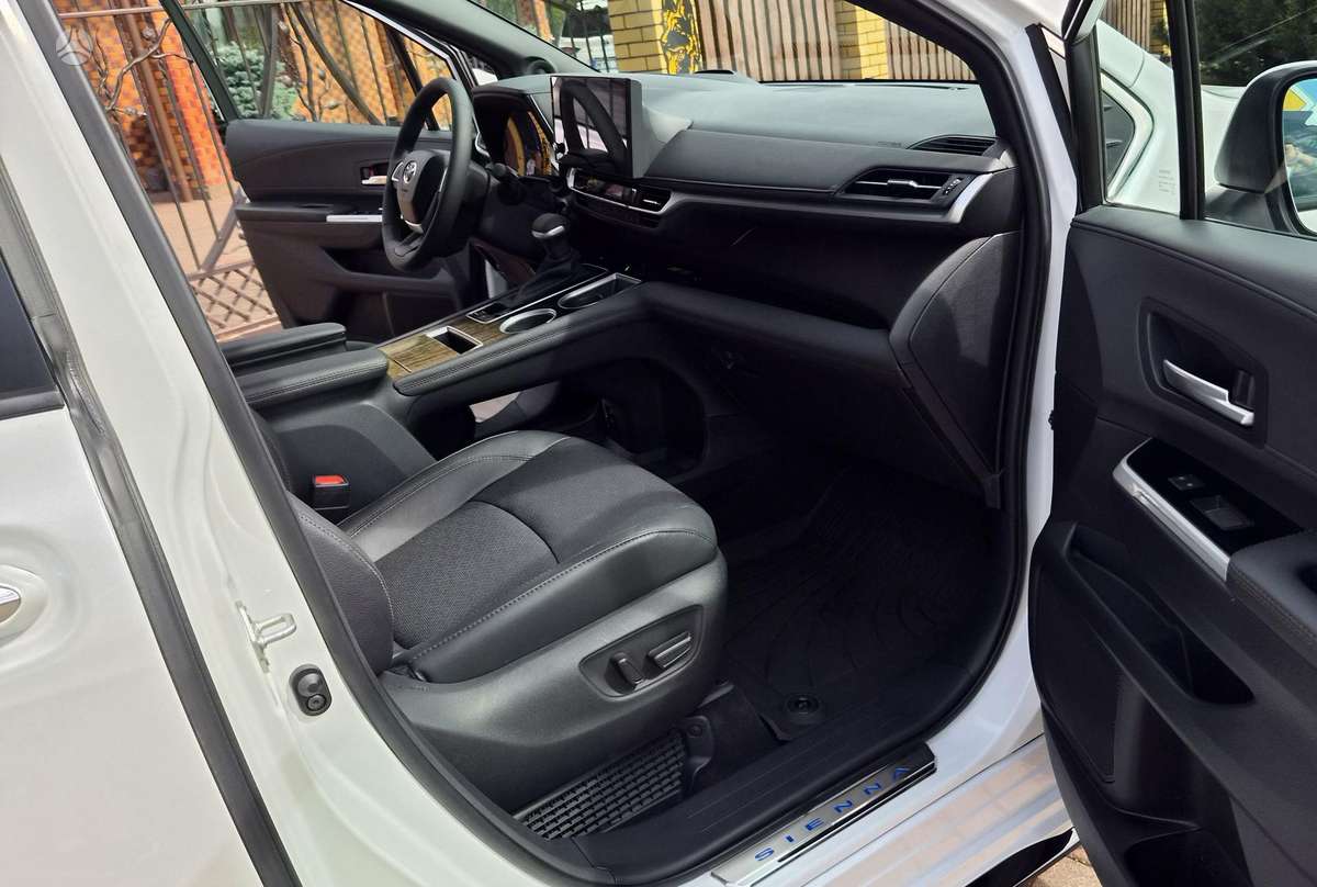 Toyota Sienna - 7
