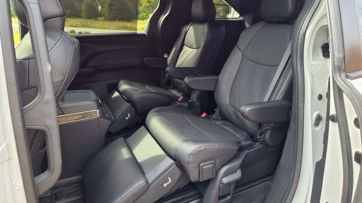 Toyota Sienna - 8