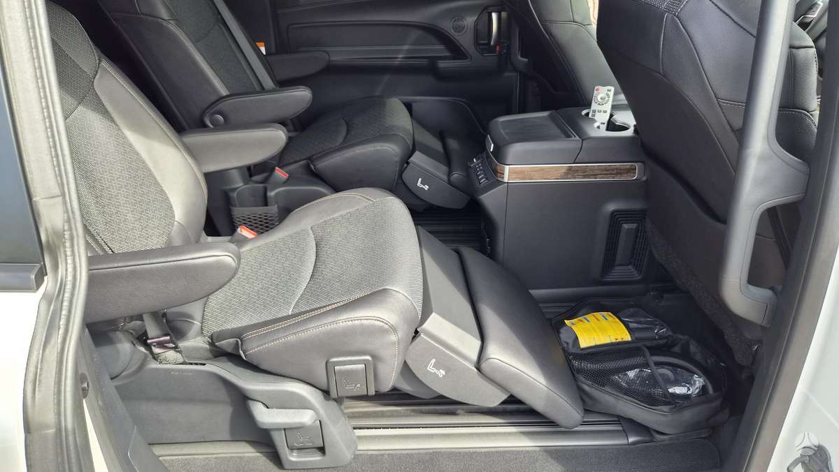 Toyota Sienna - 9