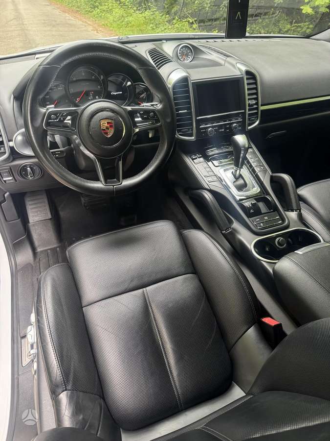 Porsche Cayenne - 12