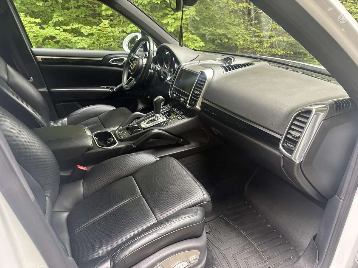 Porsche Cayenne - 8