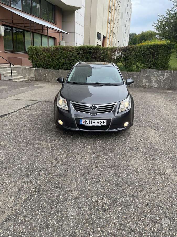 Toyota Avensis - 1