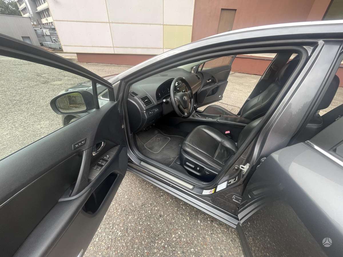 Toyota Avensis - 8