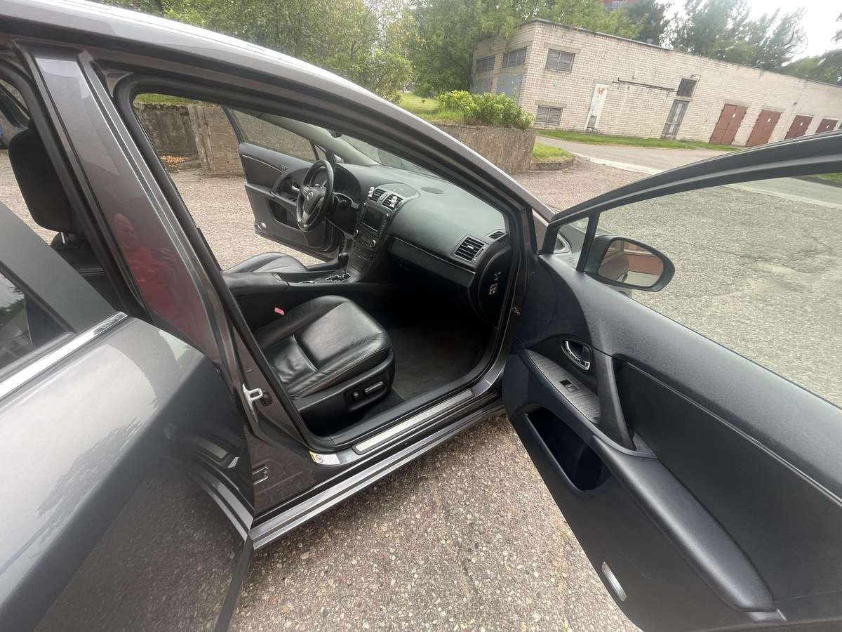 Toyota Avensis - 11