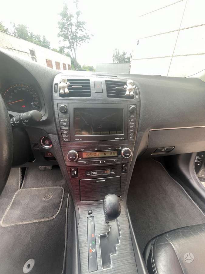 Toyota Avensis - 12