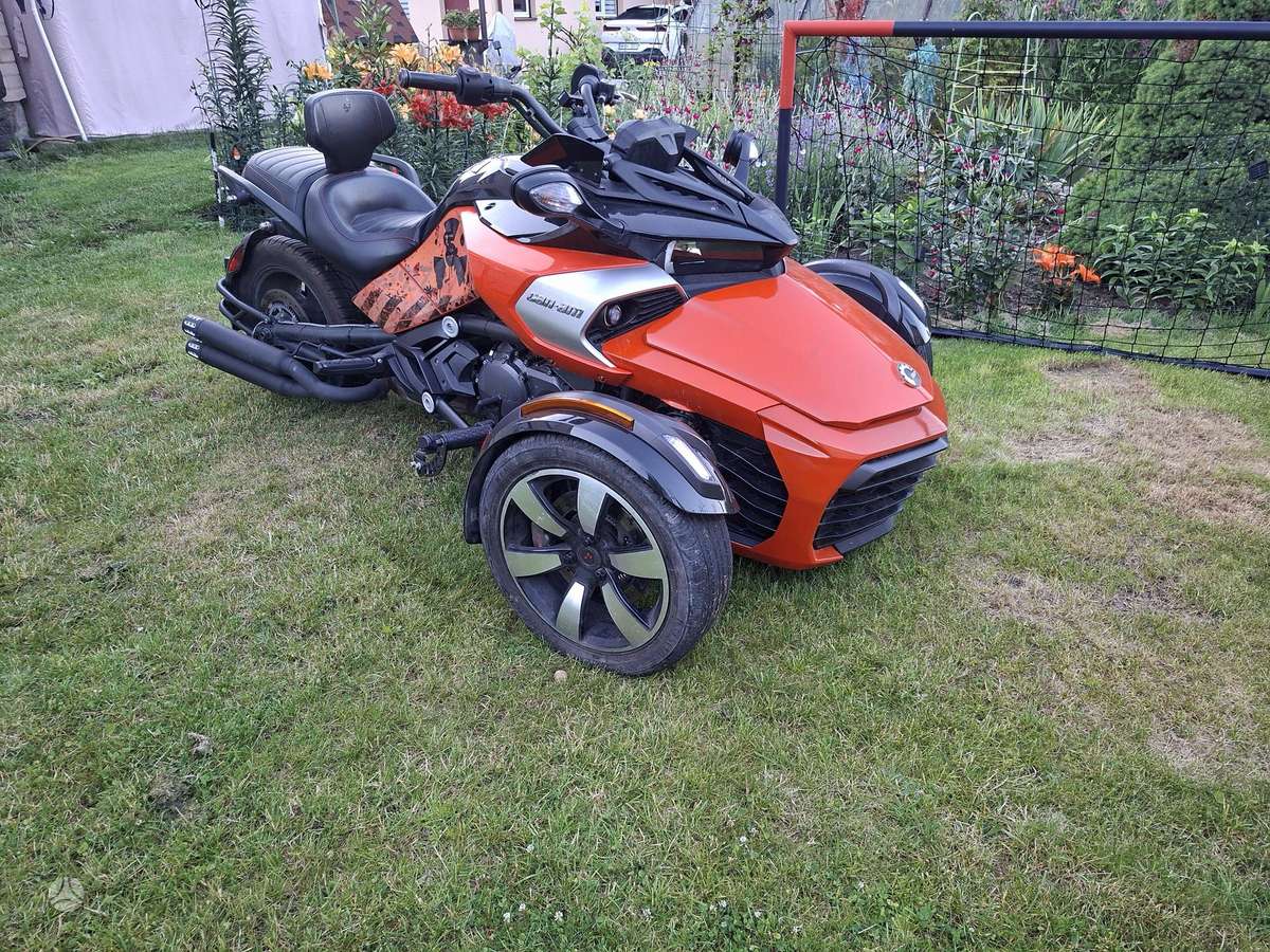 Can-Am Spyder 1330cc, trikes
