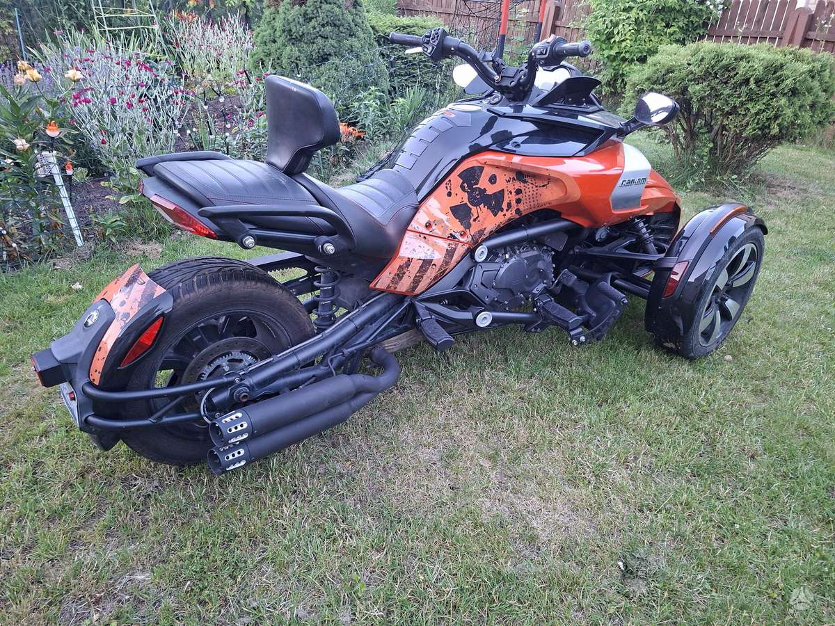 Can-Am Spyder 1330cc, triračiai