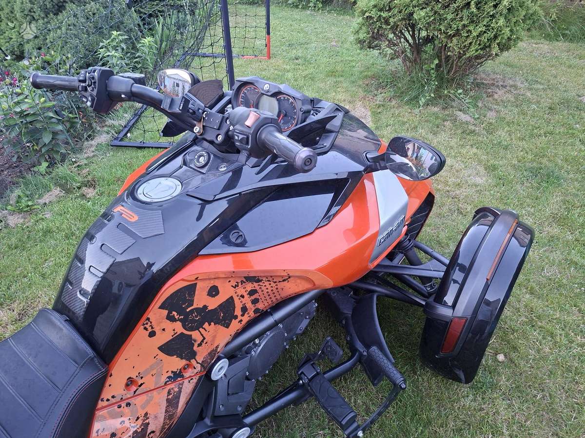 Can-Am Spyder 1330cc, trikes