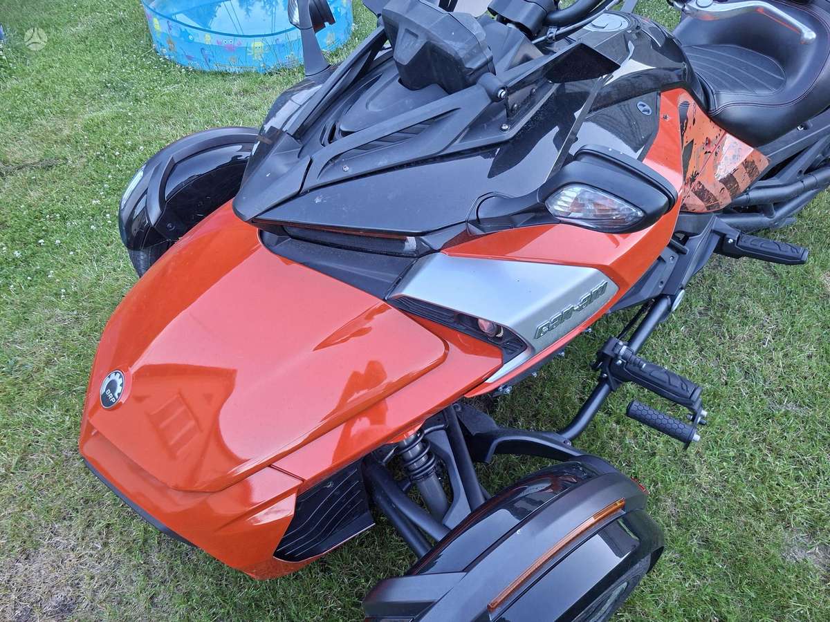 Can-Am Spyder 1330cc, trikes