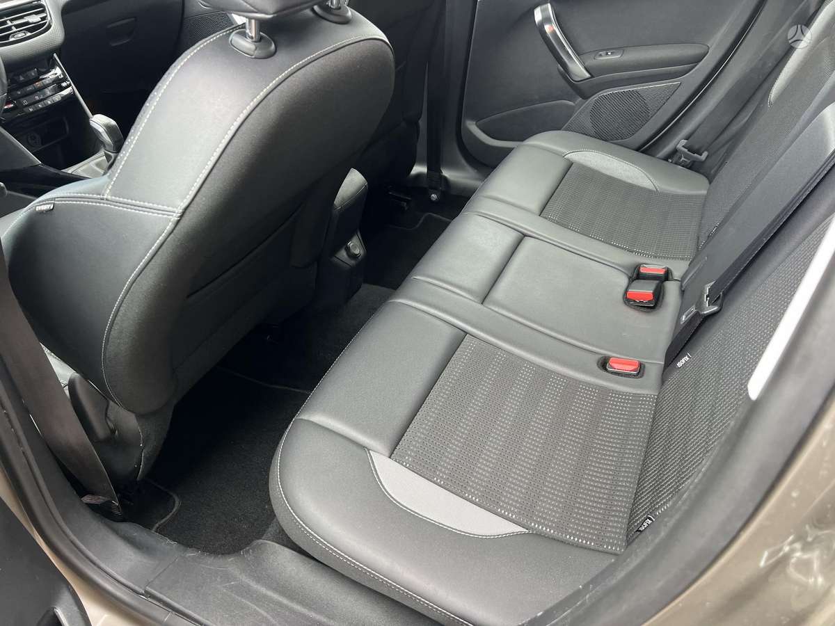 Peugeot 2008 - 9