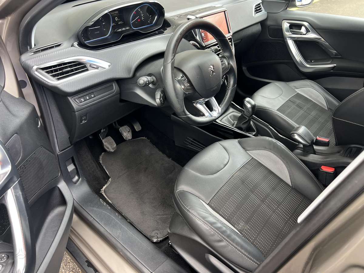 Peugeot 2008, 1.2 l., Хэтчбек