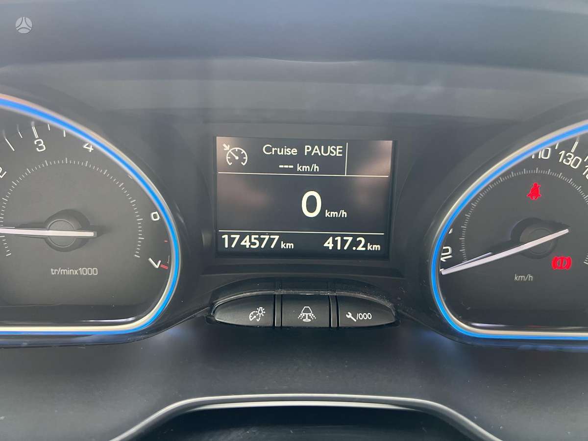 Peugeot 2008, 1.2 l., Хэтчбек