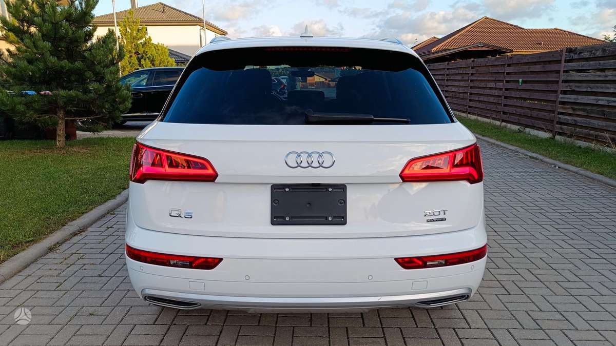 Audi Q5, 2.0 l., Внедорожник / Кроссовер