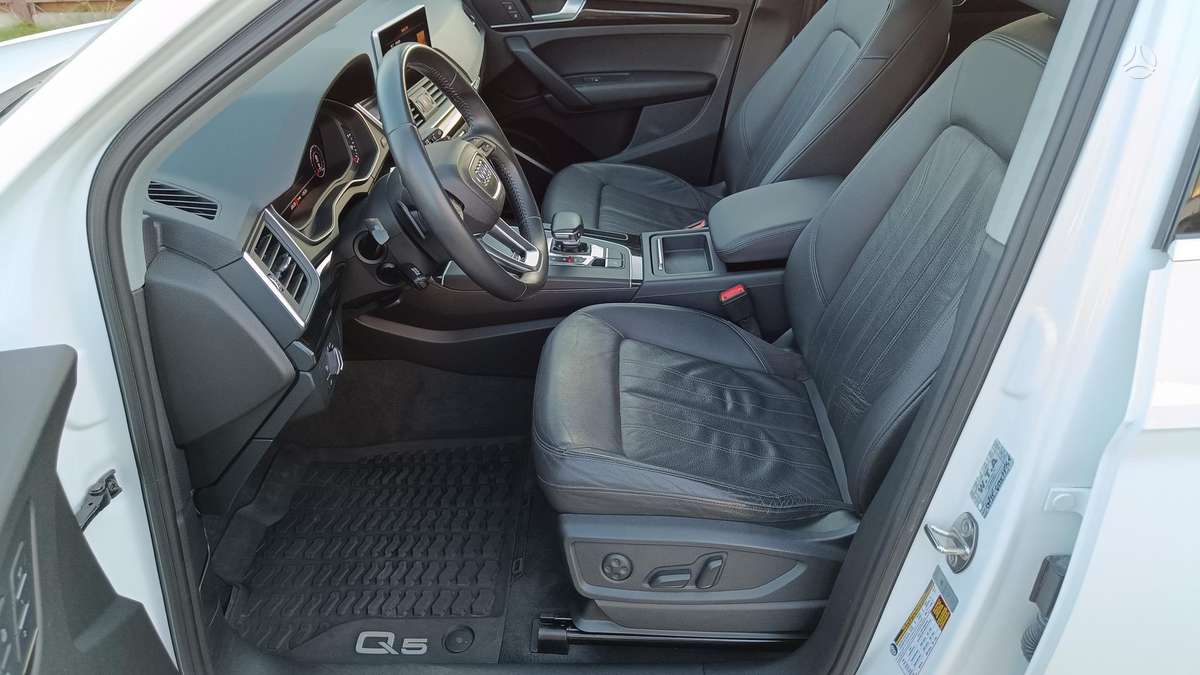 Audi Q5, 2.0 l., off-road / crossover
