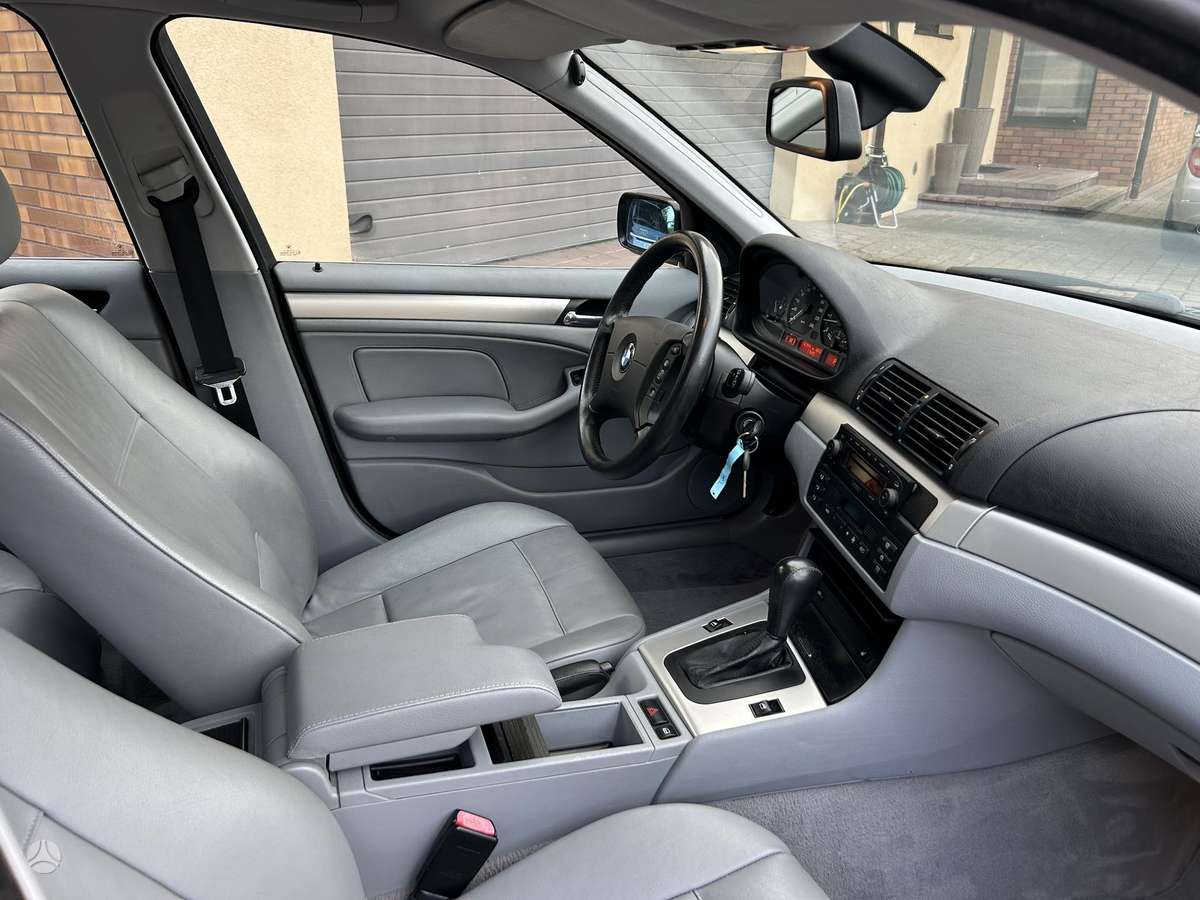 BMW 323, 2.2 l., Седан