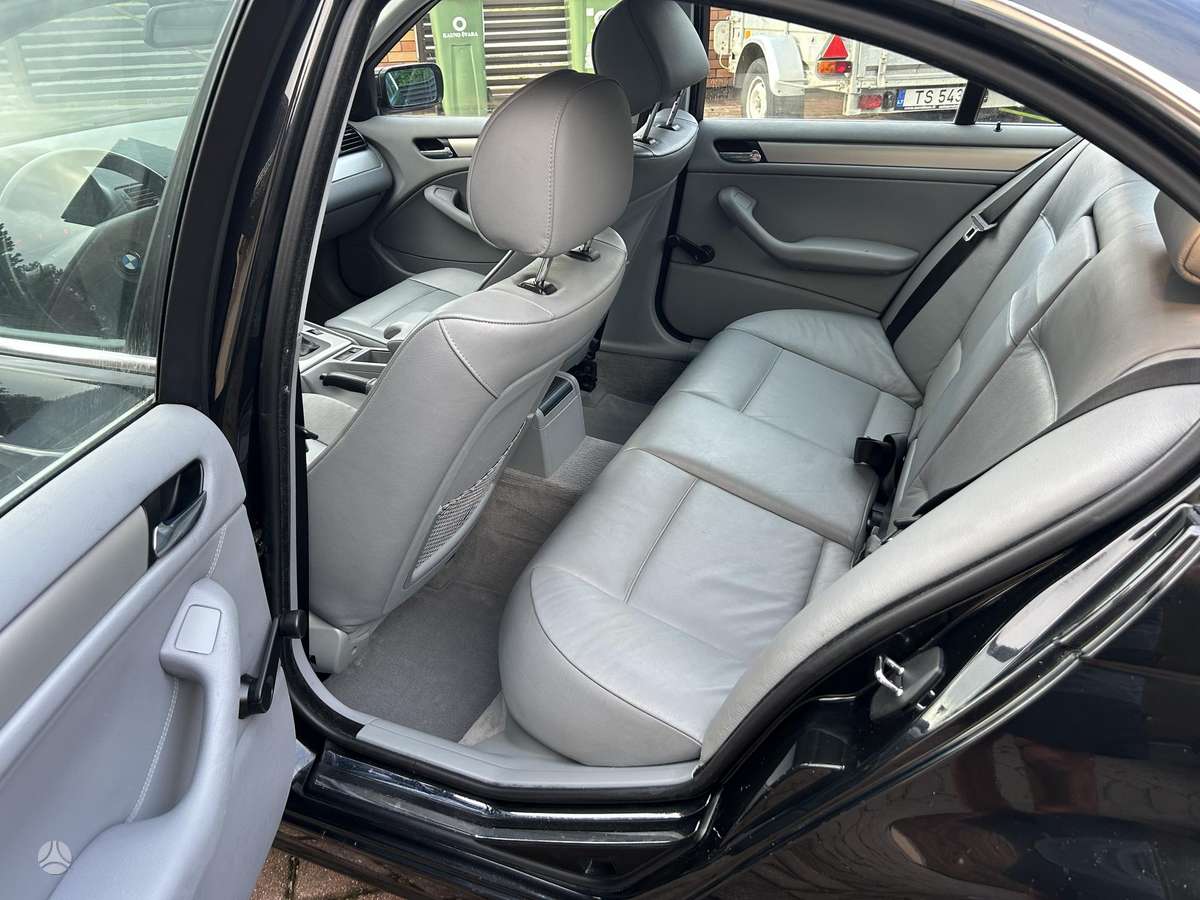 BMW 323, 2.2 l., Седан