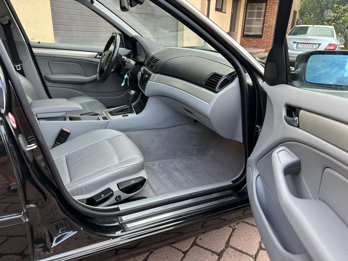 BMW 323, 2.2 l., Седан