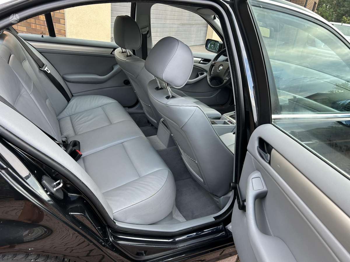 BMW 323, 2.2 l., Седан