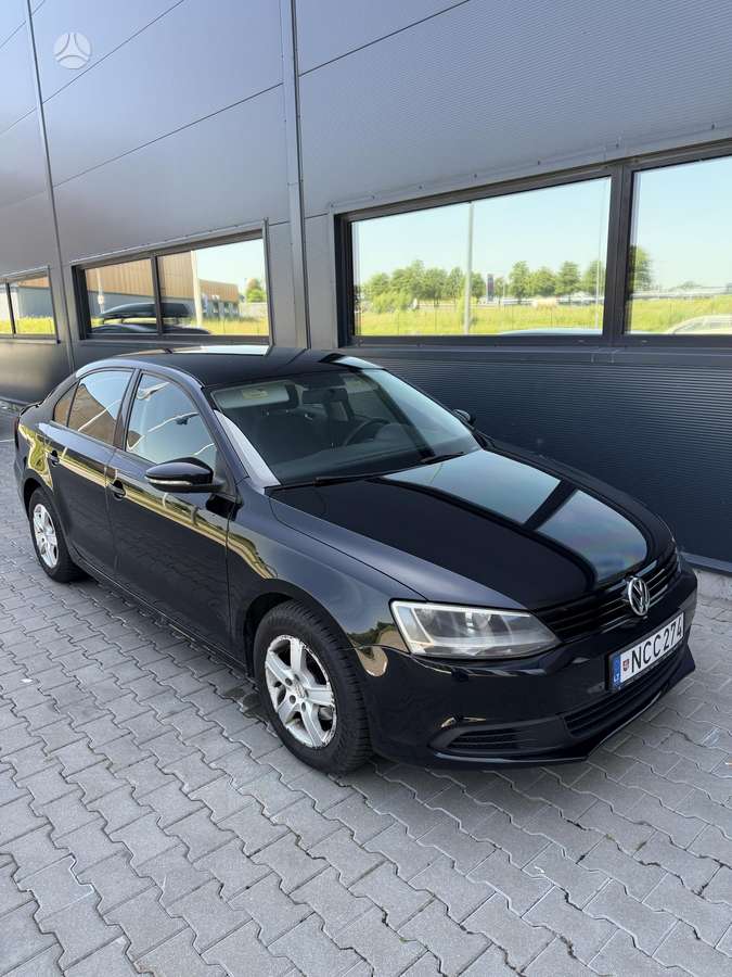 Volkswagen Jetta - 1