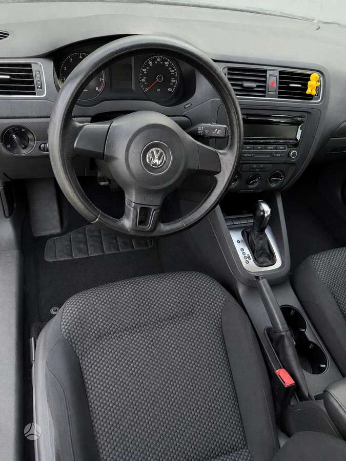 Volkswagen Jetta - 9