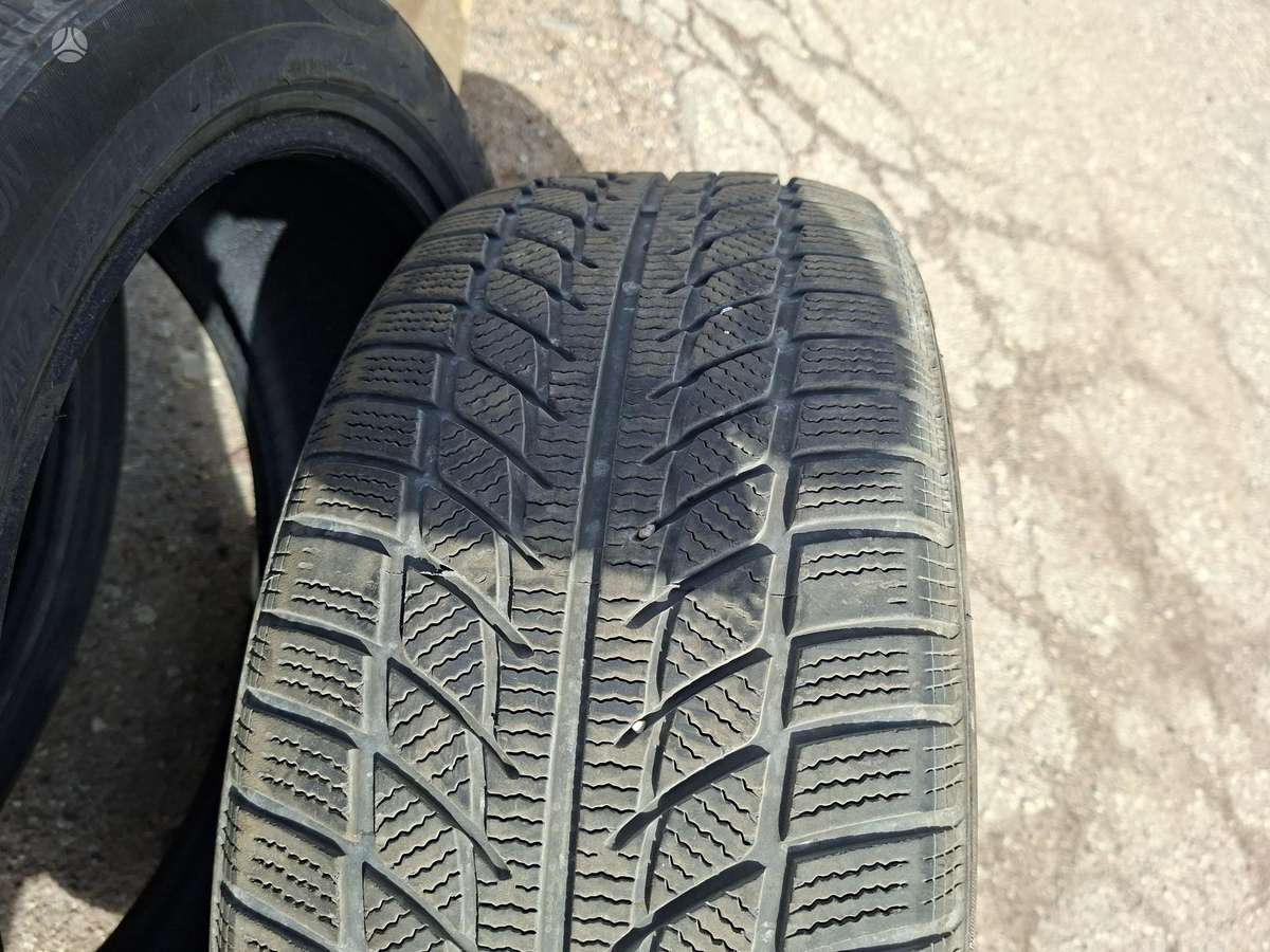 Triangle, winter 225/45 R17