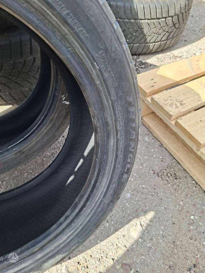 Triangle, winter 225/45 R17