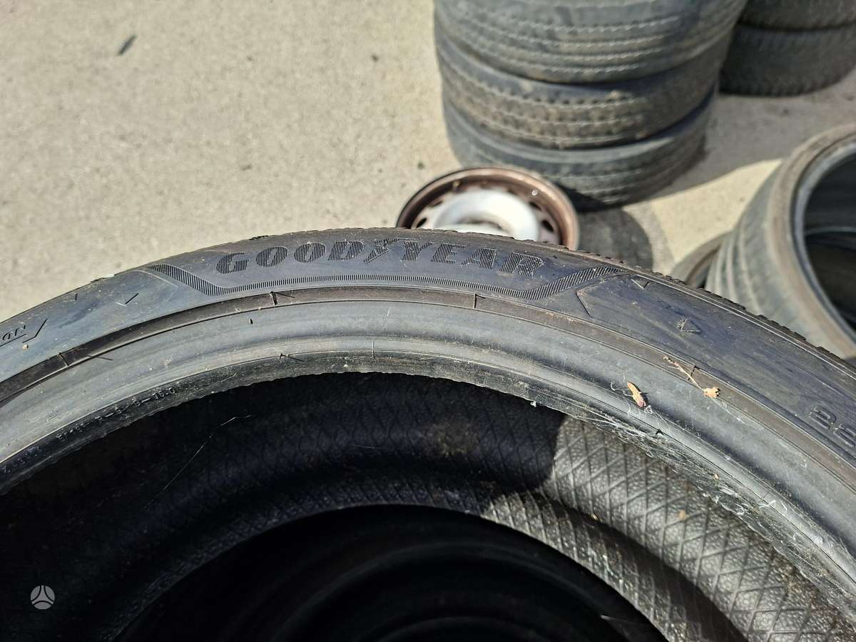 Goodyear ULTRA GRIP PERFORMANCE 3, winter 225/45 R17
