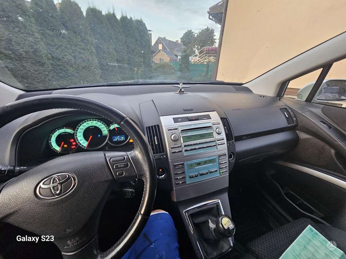 Toyota Corolla Verso - 2