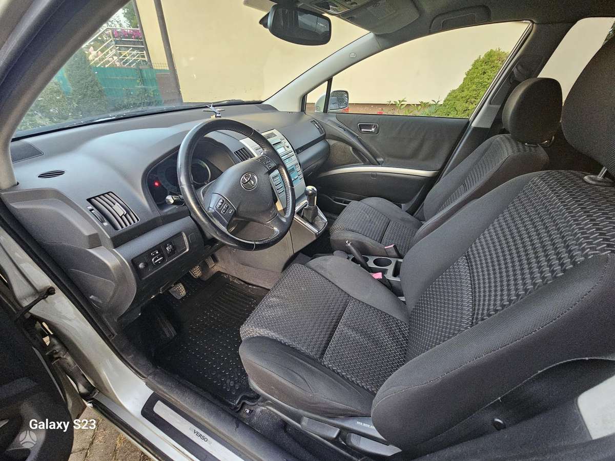 Toyota Corolla Verso - 4
