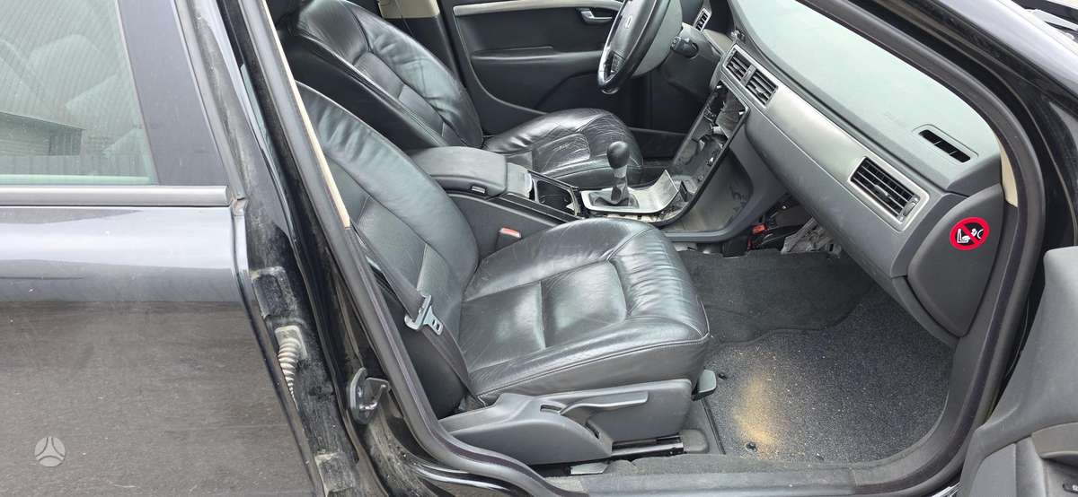Volvo V70 variklio detalės