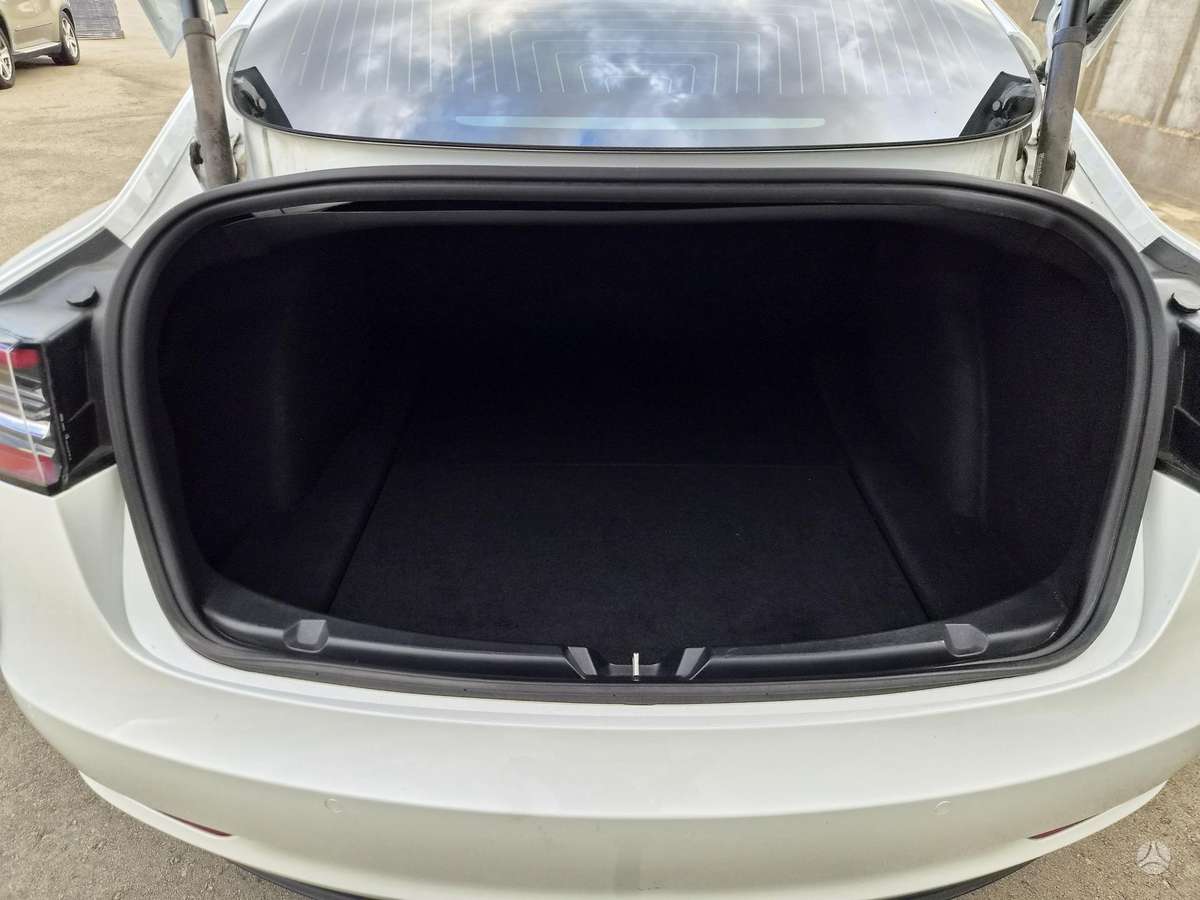 Tesla Model 3, 81 kWh, hatchback
