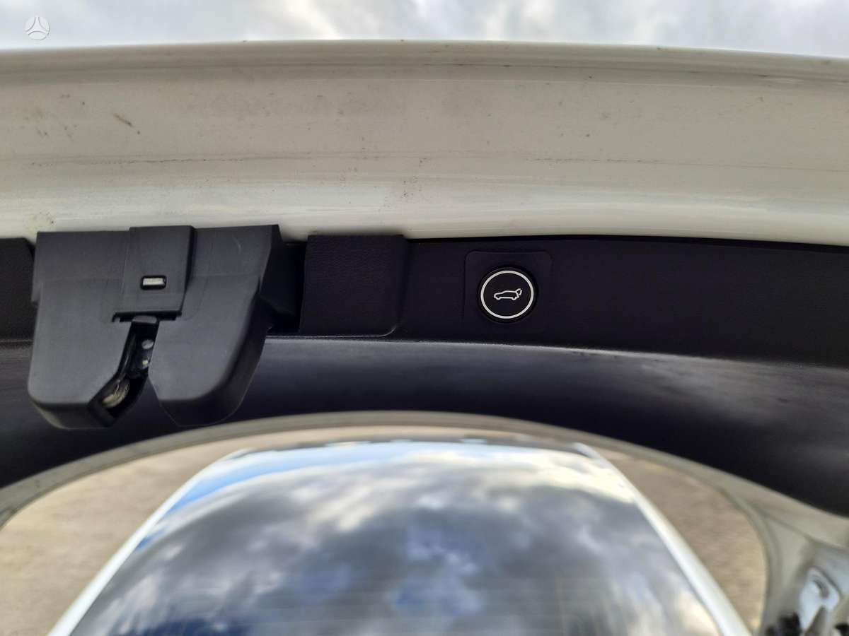 Tesla Model 3, 81 kWh, hatchback