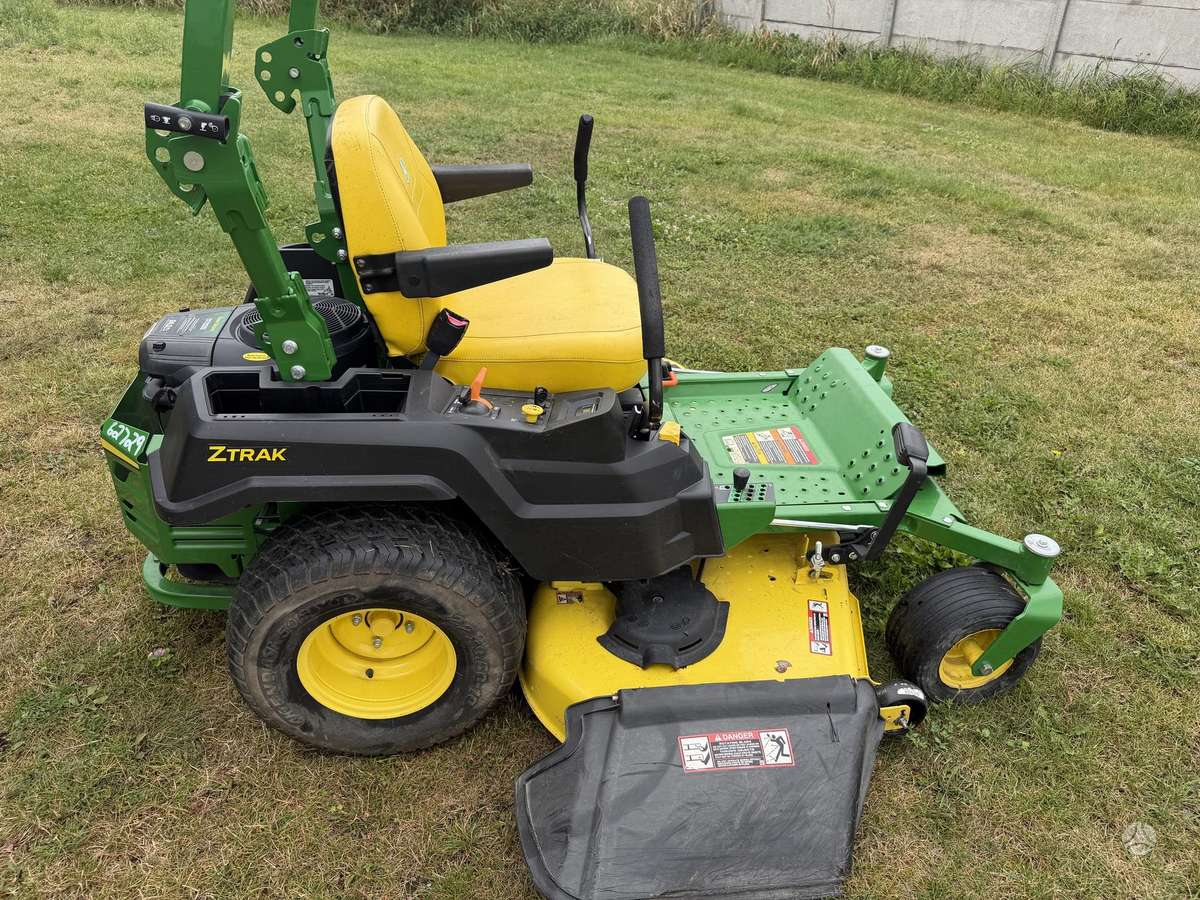 John Deere Z515e, sodo traktoriai