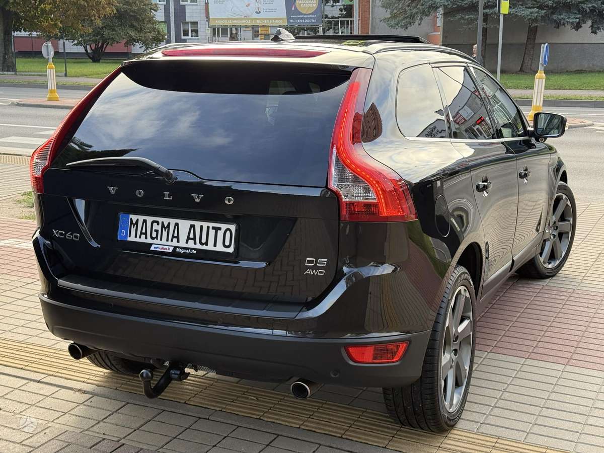 Volvo XC60, 2.4 l., off-road / crossover