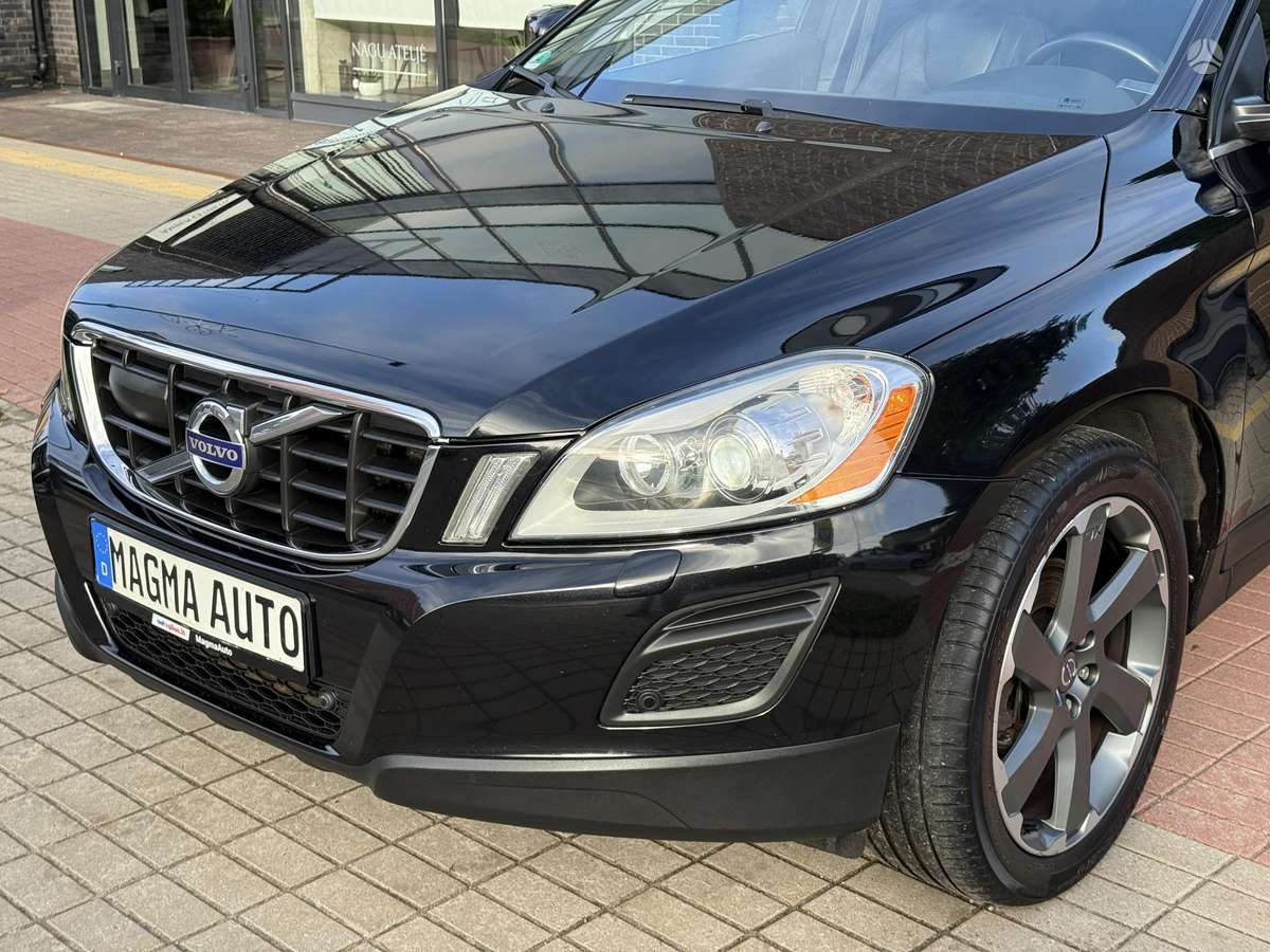Volvo XC60, 2.4 l., off-road / crossover