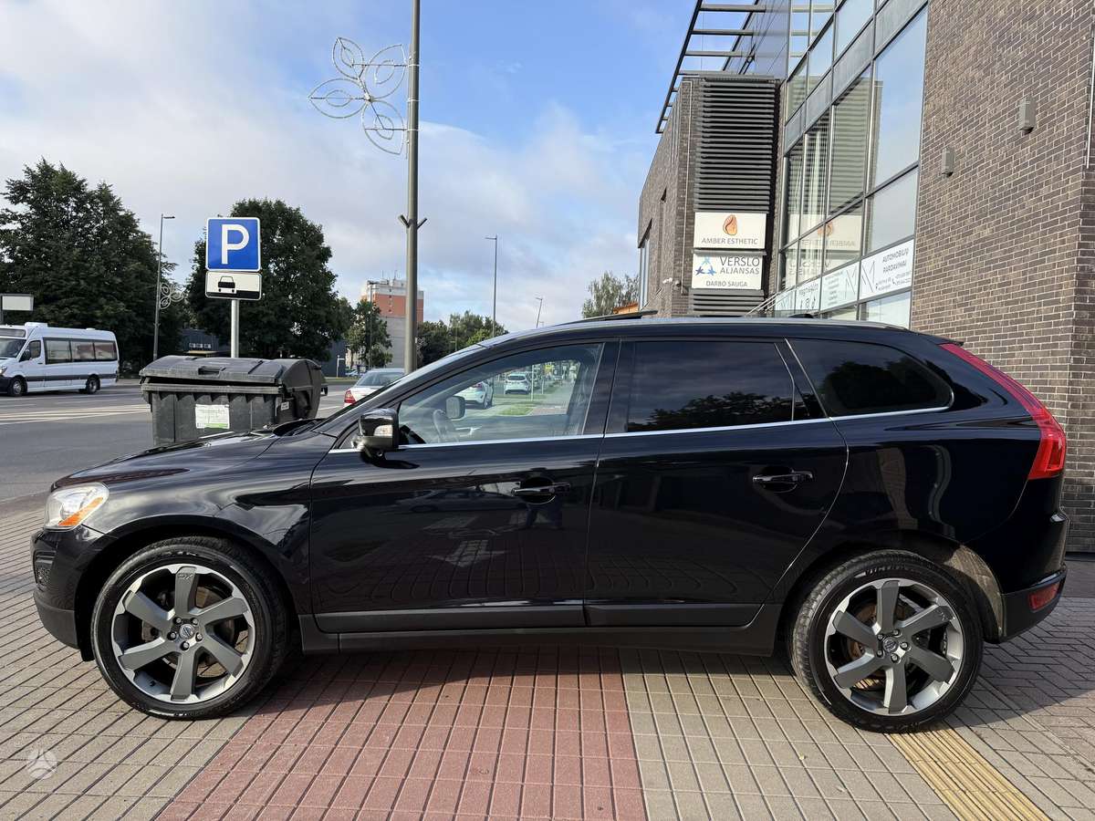 Volvo XC60, 2.4 l., off-road / crossover