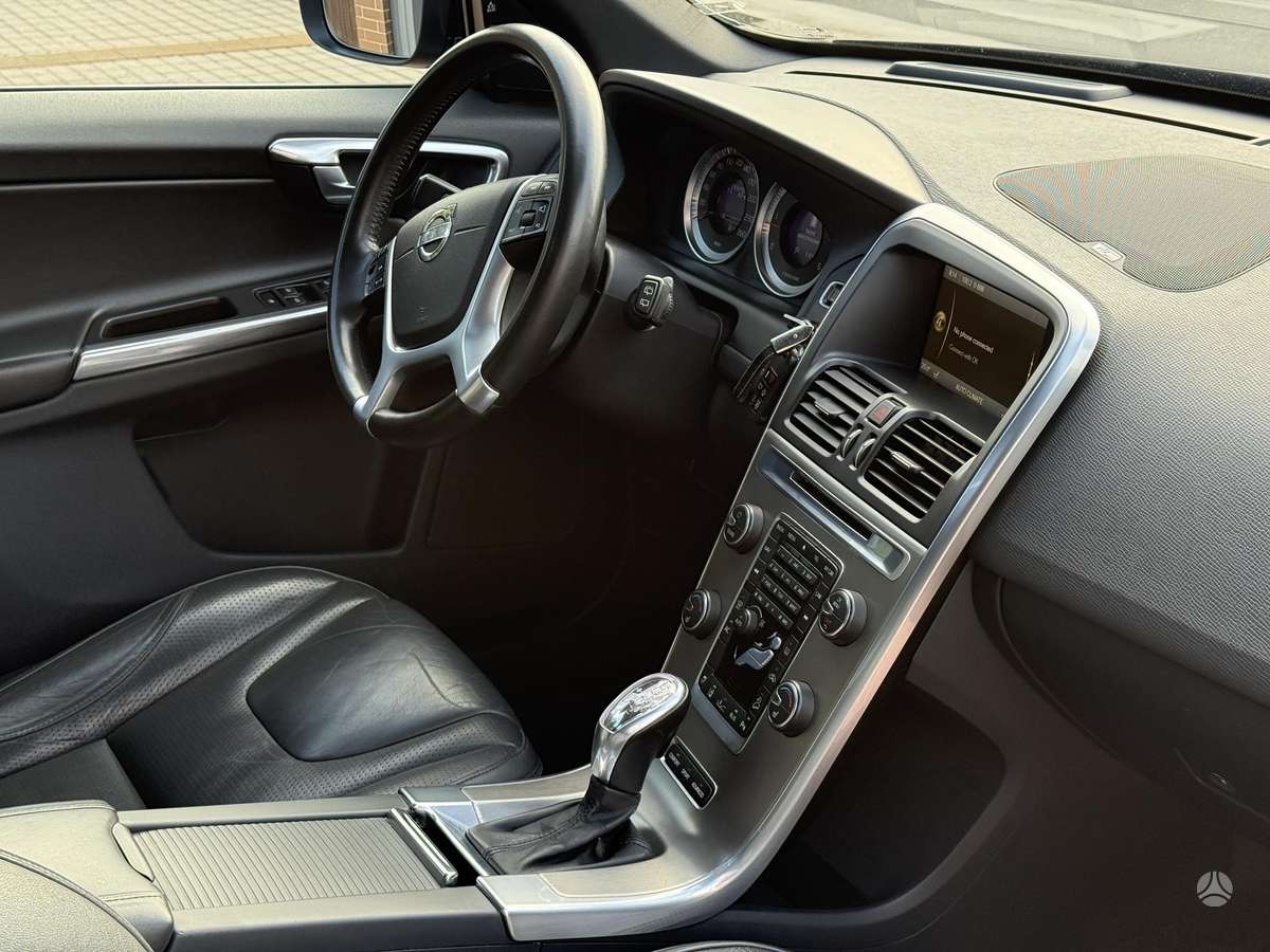 Volvo XC60, 2.4 l., off-road / crossover