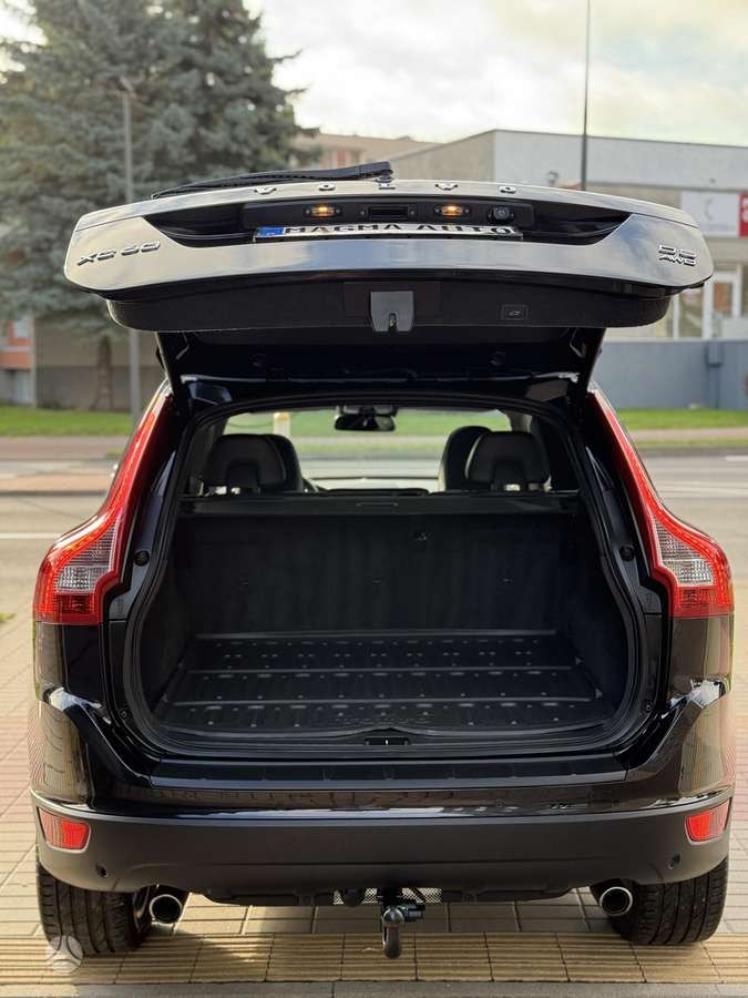 Volvo XC60, 2.4 l., off-road / crossover