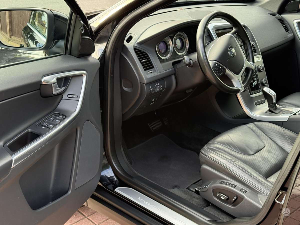 Volvo XC60, 2.4 l., off-road / crossover