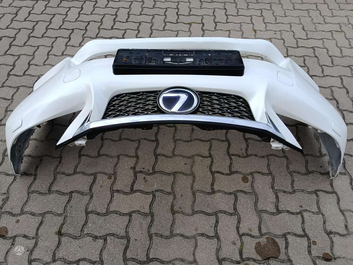 Lexus CT 200h bamperiai