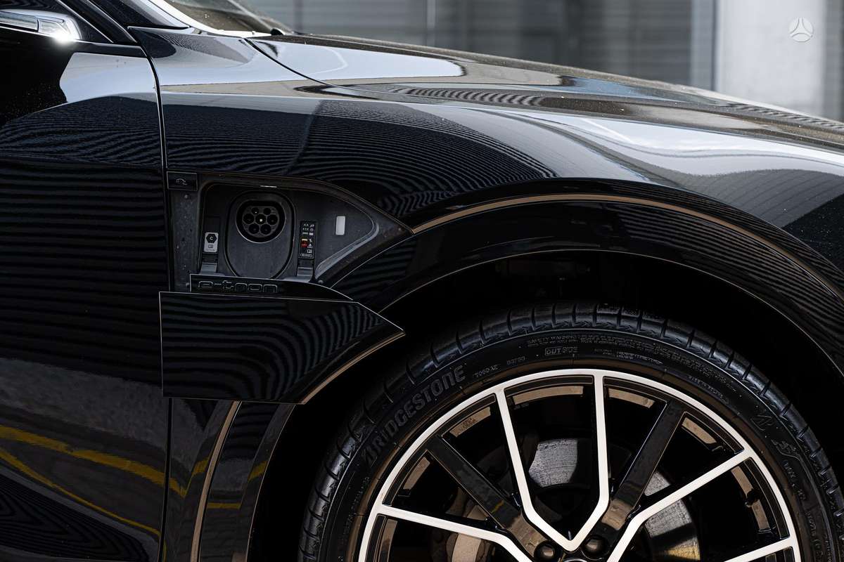 Audi Q8 e-tron, off-road / crossover
