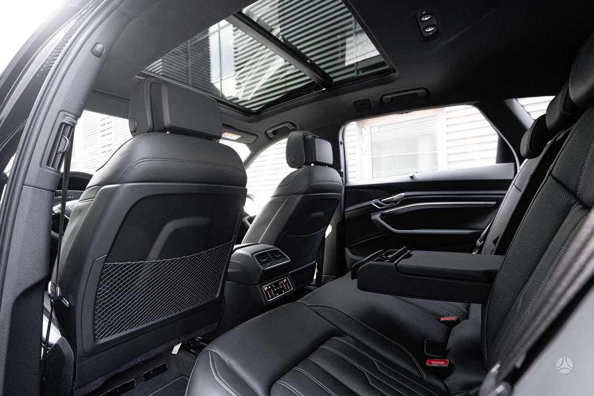 Audi Q8 e-tron, off-road / crossover