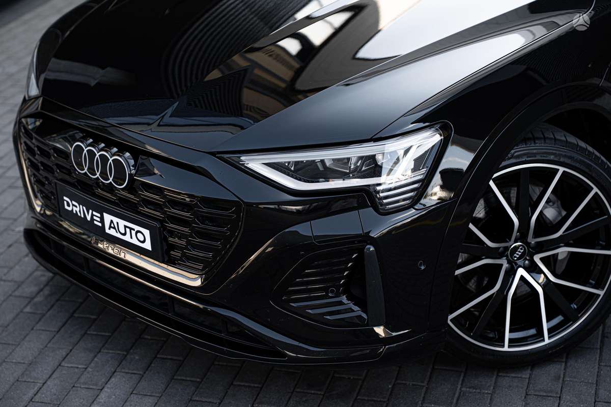 Audi Q8 e-tron, Внедорожник / Кроссовер