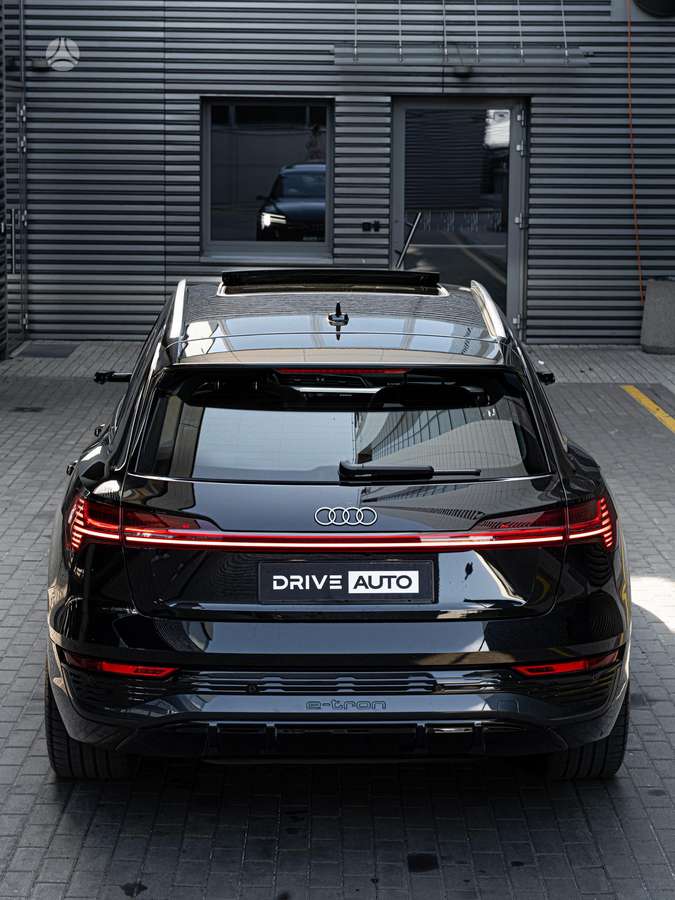 Audi Q8 e-tron, Внедорожник / Кроссовер