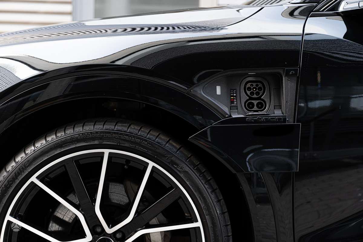 Audi Q8 e-tron, Внедорожник / Кроссовер