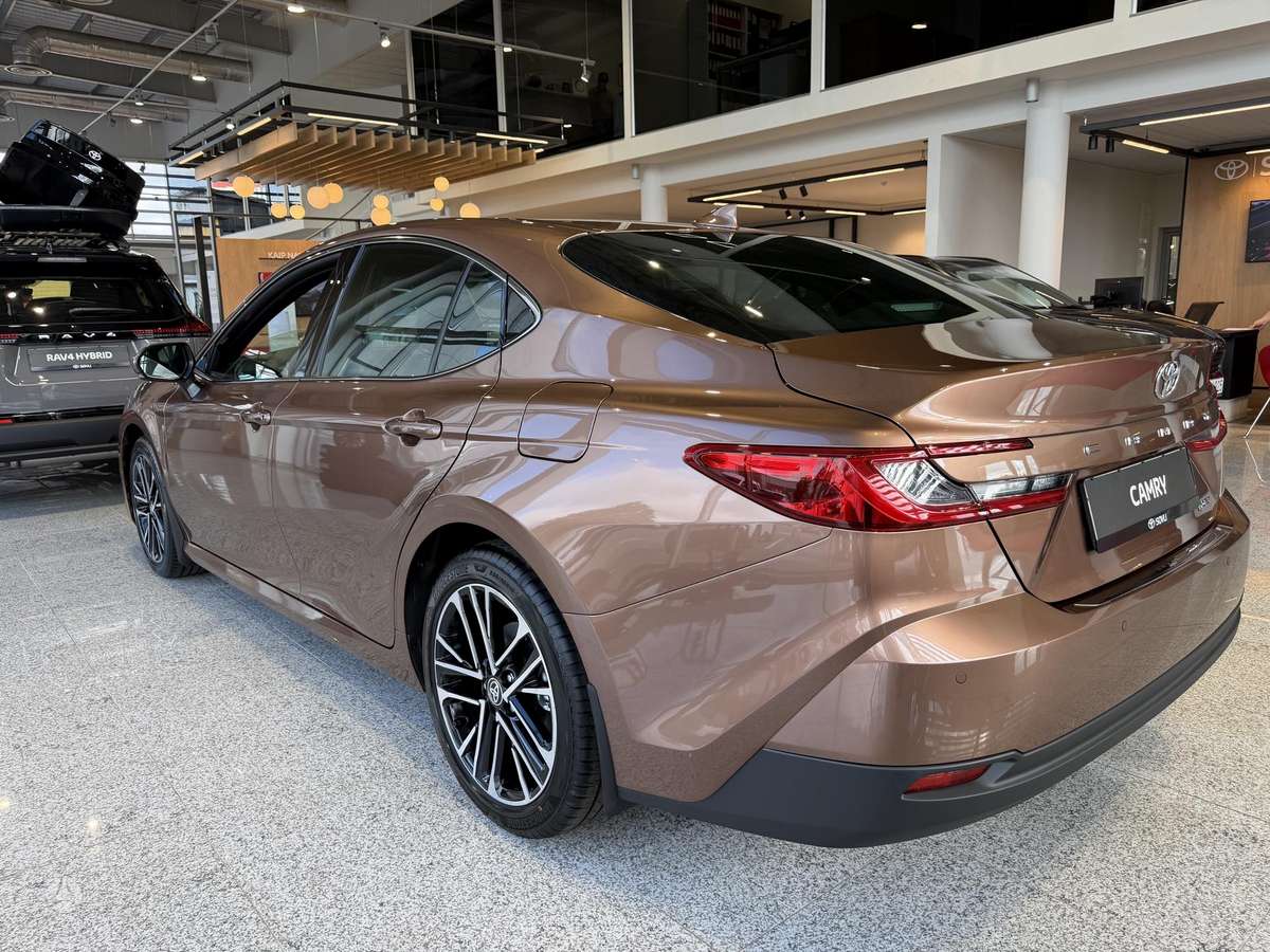 Toyota Camry - 3