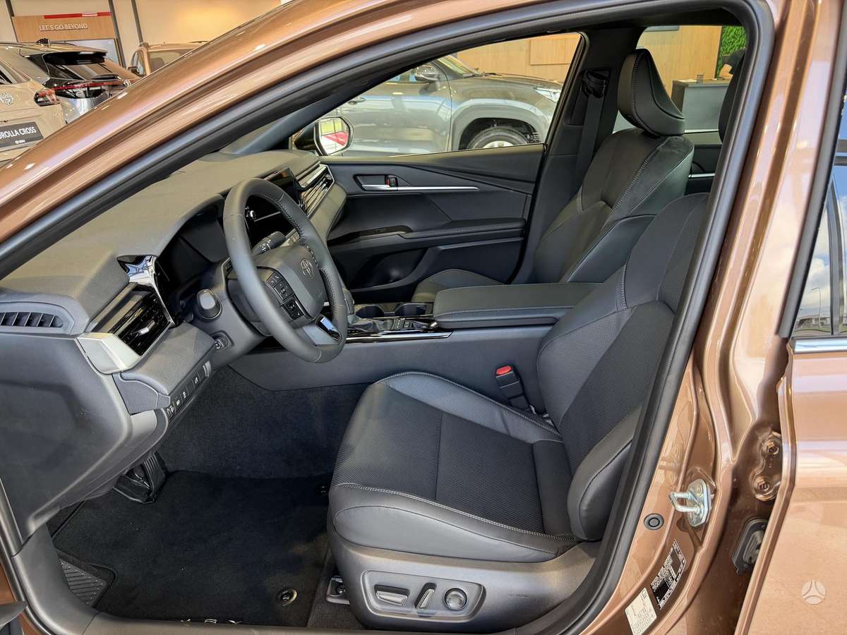 Toyota Camry - 6