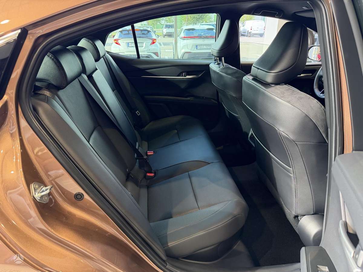 Toyota Camry - 8
